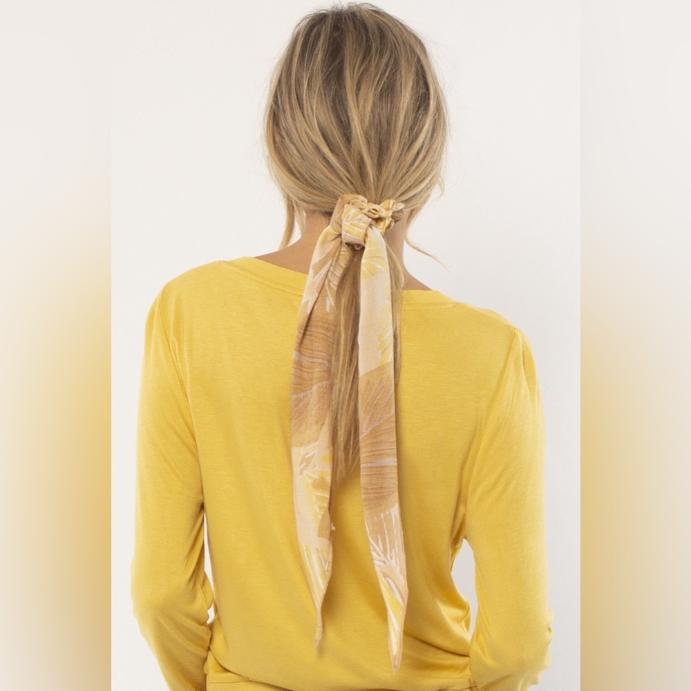 Amuse Society Knotty Scrunchie Scarf